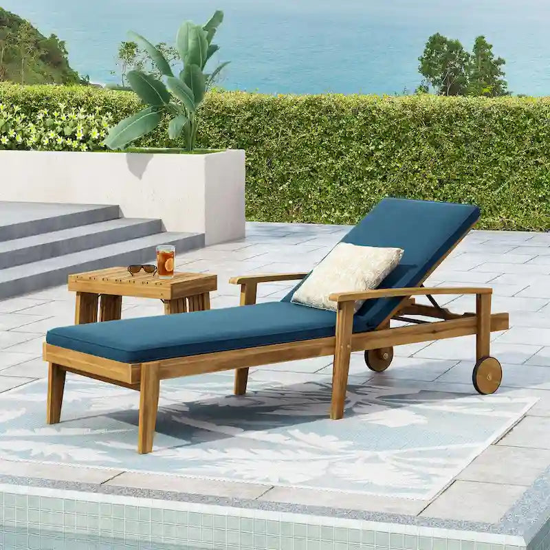 Chaise longue de jardin en bois à roulettes, transat inclinable à dossier réglable pour piscine et terrasse.