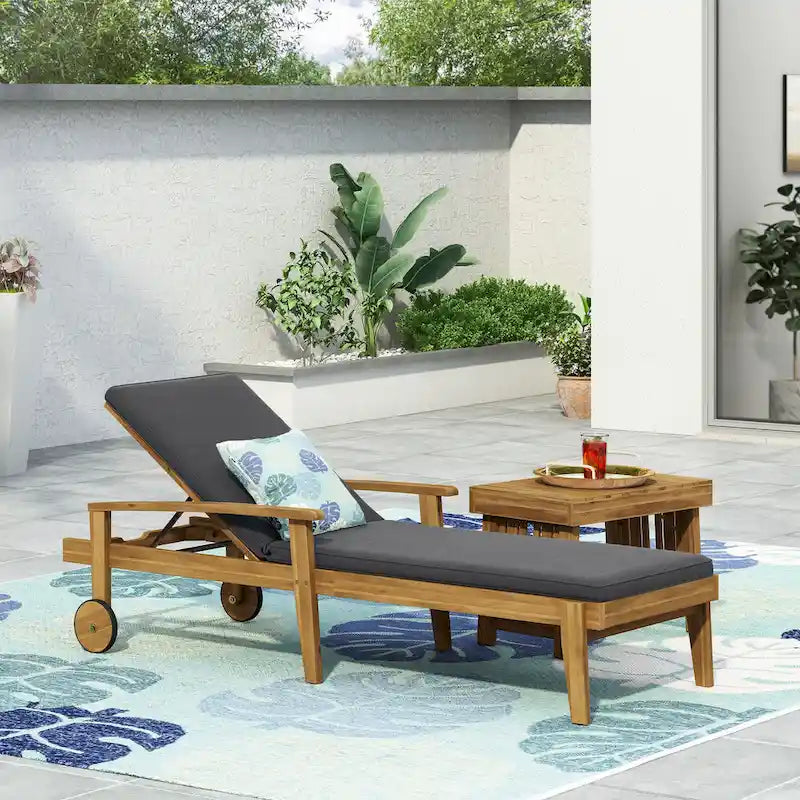 Chaise longue de jardin en bois à roulettes, transat inclinable à dossier réglable pour piscine et terrasse.