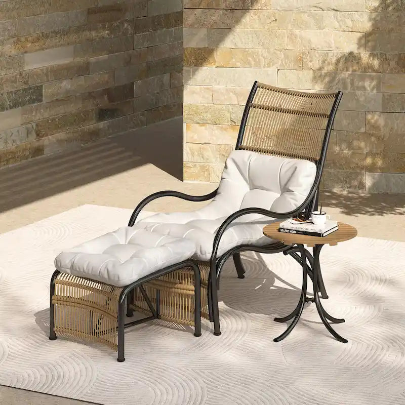 Roomfitters Ensemble de mobilier de patio en osier 3 pièces avec chaise longue, pouf et coussins pour jardin ou terrasse