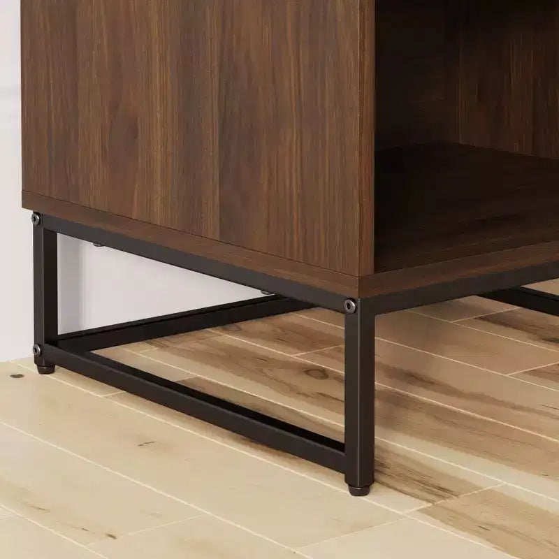 Meuble en bois à chevrons