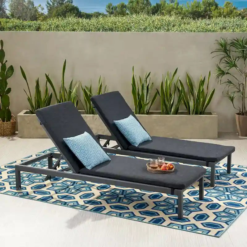 Chaises longues d'extérieur Cape Coral avec coussin (ensemble de 2) par Christopher Knight Home
