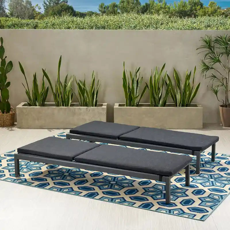 Chaises longues d'extérieur Cape Coral avec coussin (ensemble de 2) par Christopher Knight Home