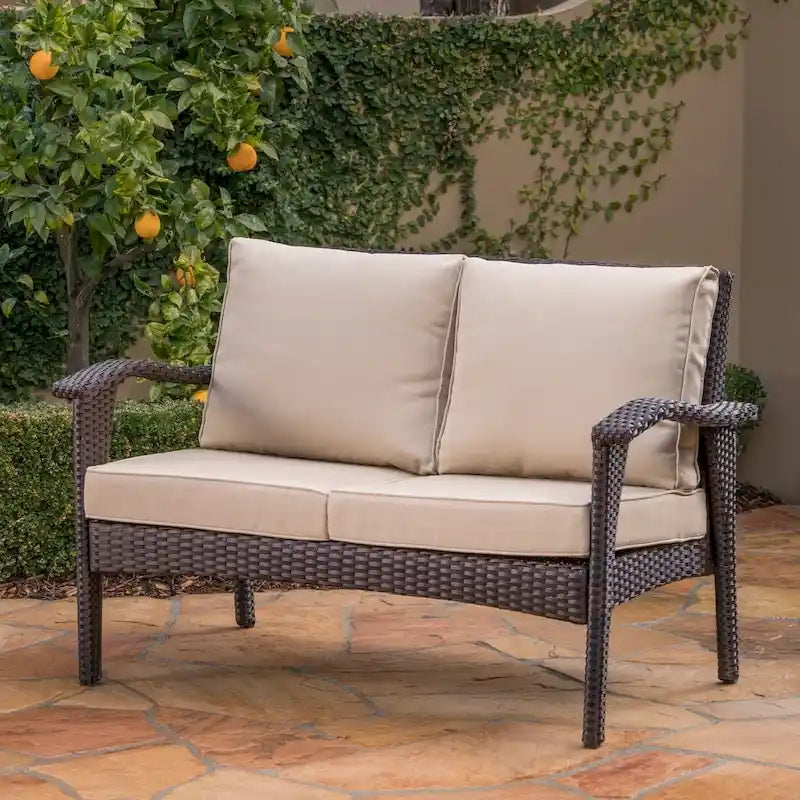 Causeuse d'extérieur en osier Honolulu avec coussins par Christopher Knight Home