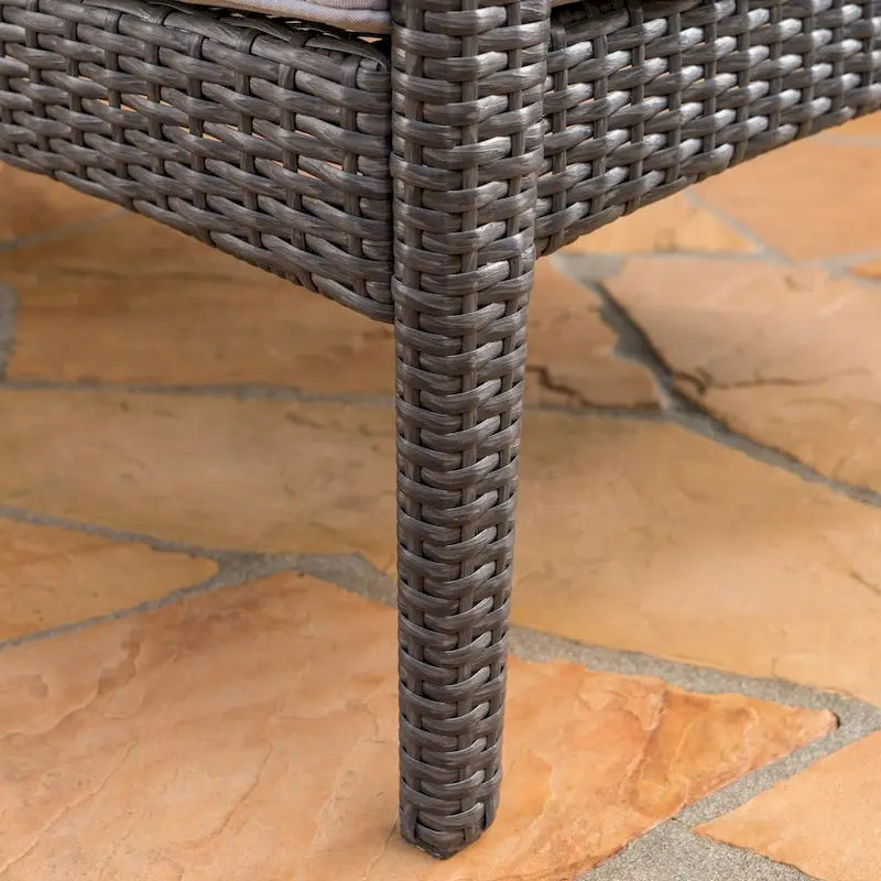Causeuse d'extérieur en osier Honolulu avec coussins par Christopher Knight Home