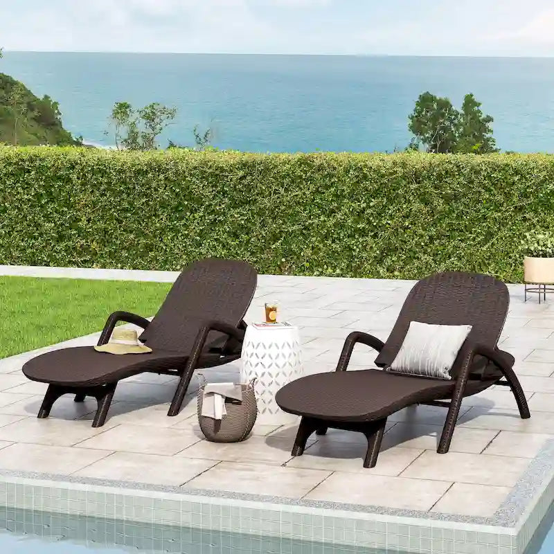Chaises longues Waverly d'extérieur en similicuir (Lot de 2) par Christopher Knight Home - 31.50 L x 76.50 P x 21.00 H