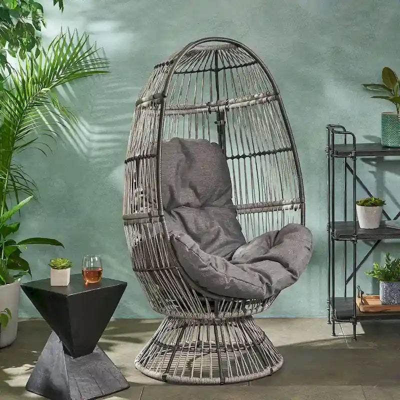 Fauteuil suspendu pivotant en osier pour l'extérieur Pintan par Christopher Knight Home