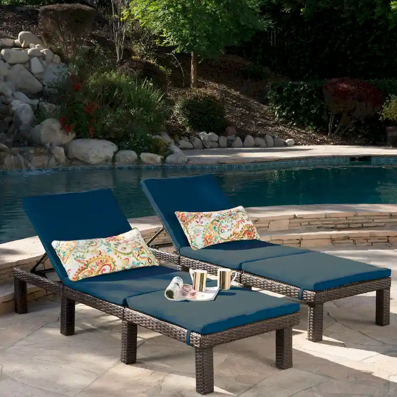 Chaises longues d'extérieur Jamaica avec coussin (lot de 2) par Christopher Knight Home