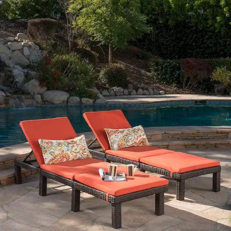 Chaises longues d'extérieur Jamaica avec coussin (lot de 2) par Christopher Knight Home