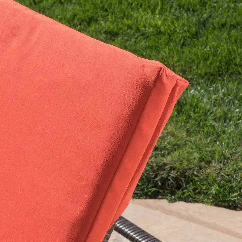 Chaises longues d'extérieur Jamaica avec coussin (lot de 2) par Christopher Knight Home