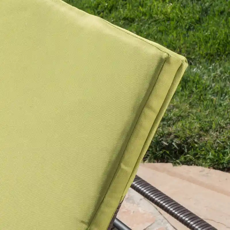 Chaises longues d'extérieur Jamaica avec coussin (lot de 2) par Christopher Knight Home
