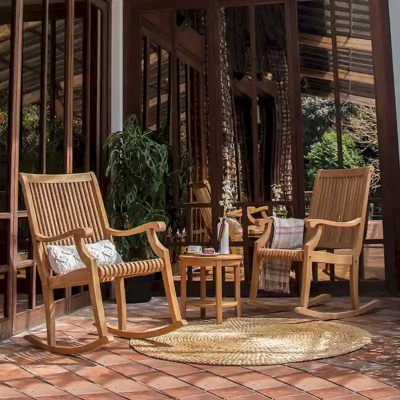 Ensemble de conversation d'extérieur 3 pièces en teck avec fauteuils à bascule Chara de Cambridge Casual