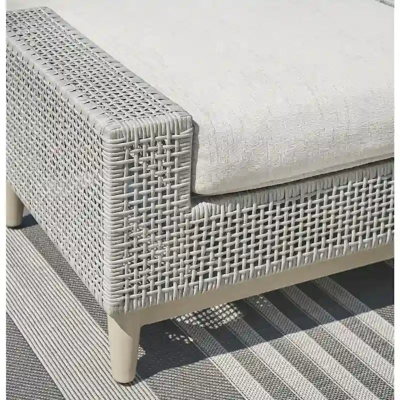 Signature Design by Ashley Pouf d'extérieur gris Seton Creek avec coussin - 35,13 L x 24,5 P x 19 H