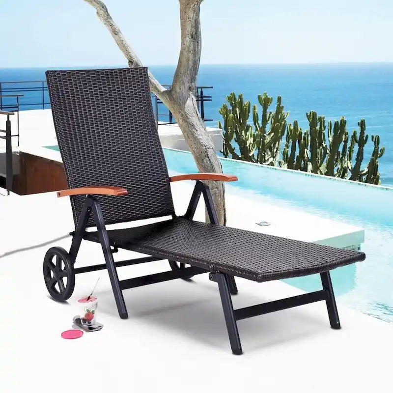 Chaise longue de patio réglable pliante en rotin pour l'extérieur