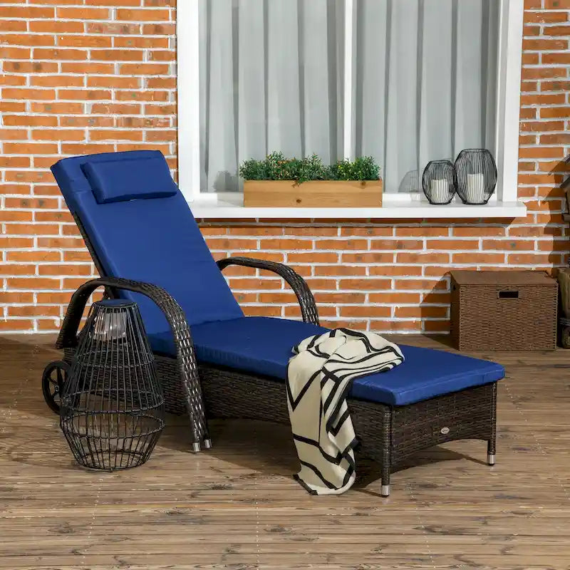Chaise longue d'extérieur Outsunny en osier, dossier réglable sur 5 niveaux, chaise longue de piscine en rotin PE avec roulettes, coussin et appuie-tête