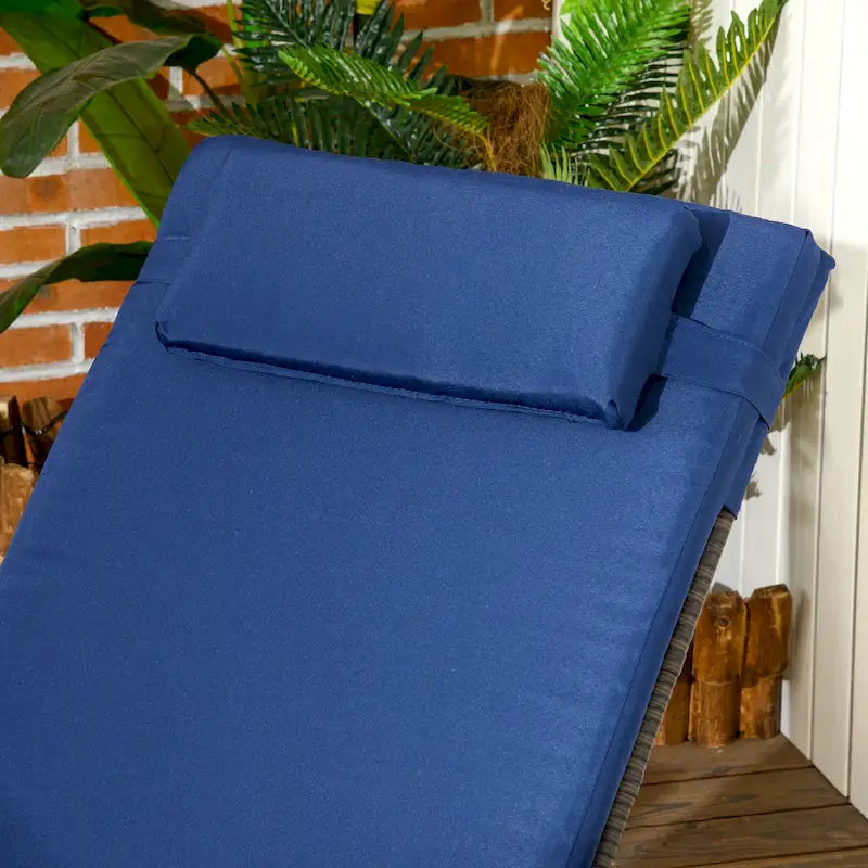 Chaise longue d'extérieur Outsunny en osier, dossier réglable sur 5 niveaux, chaise longue de piscine en rotin PE avec roulettes, coussin et appuie-tête