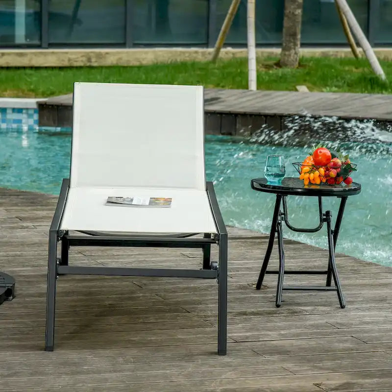 Chaise longue d'extérieur Outsunny avec dossier inclinable sur 5 positions, 2 roues arrière et design industriel
