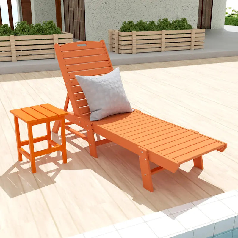 Chaises longues inclinables sans accoudoirs Polytrends Laguna en PEHD pour terrasse ou piscine, toutes saisons, avec table d'appoint (ensemble de 2 pièces)
