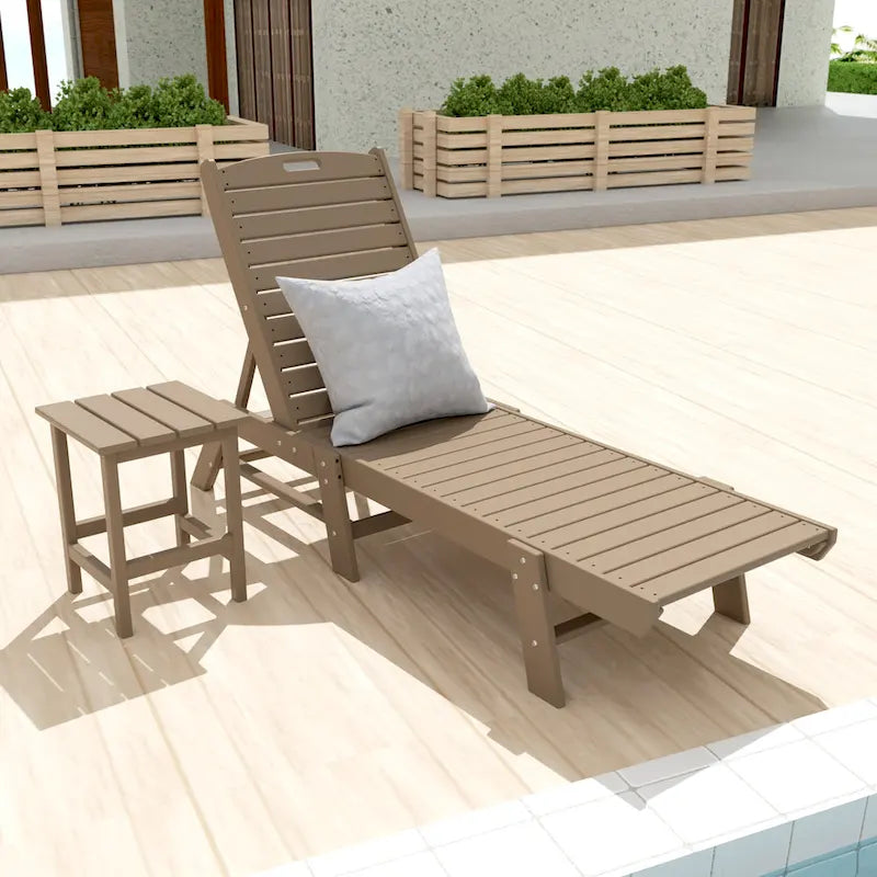 Chaises longues inclinables sans accoudoirs Polytrends Laguna en PEHD pour terrasse ou piscine, toutes saisons, avec table d'appoint (ensemble de 2 pièces)