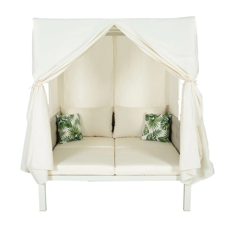 Chaise longue de jardin avec rideaux