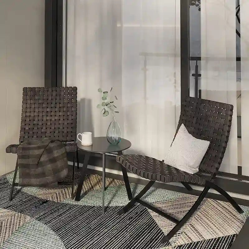 Ensemble de 3 pièces de mobilier de patio en rotin, chaises longues pliables en osier et table basse pour jardin extérieur, pelouse, balcon