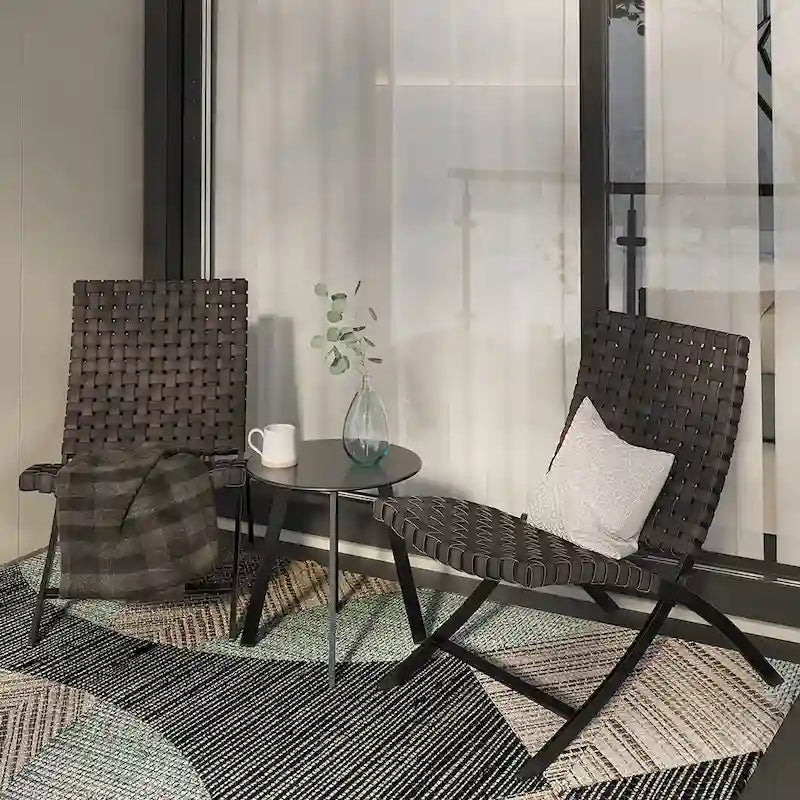 Ensemble de 3 pièces de mobilier de patio en rotin, chaises longues pliables en osier et table basse pour jardin extérieur, pelouse, balcon