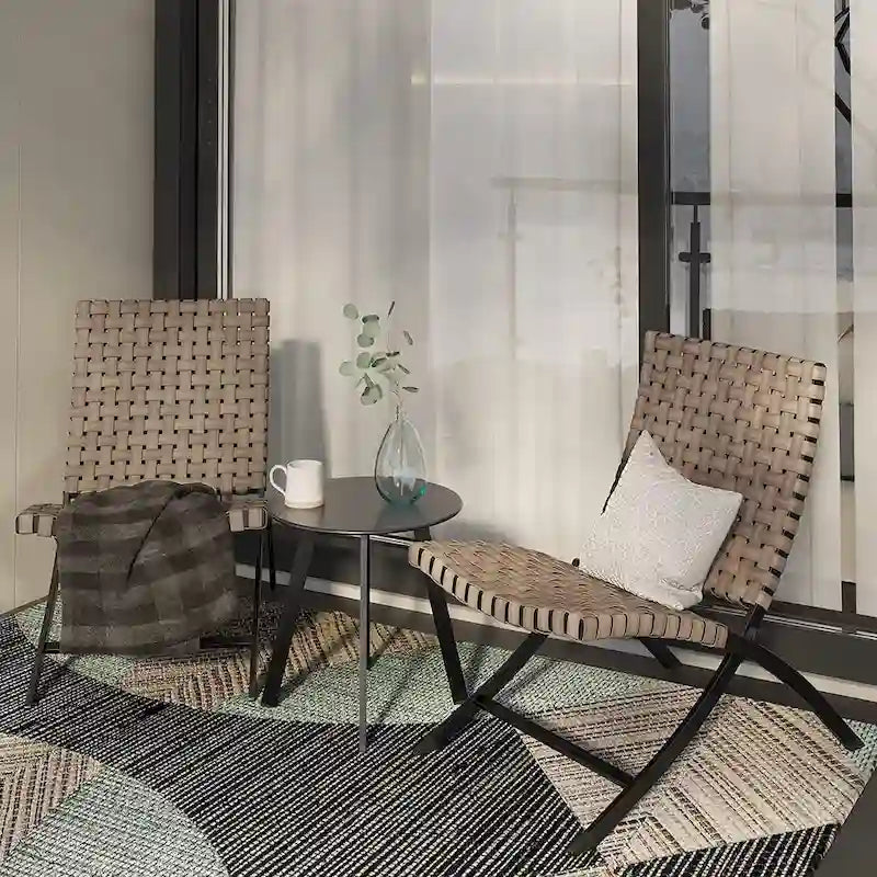 Ensemble de 3 pièces de mobilier de patio en rotin, chaises longues pliables en osier et table basse pour jardin extérieur, pelouse, balcon