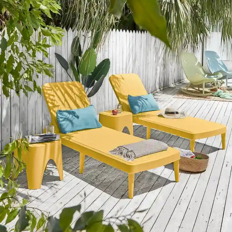 Ensemble chaise longue d'extérieur en résine Tahiti avec 2 tables d'appoint