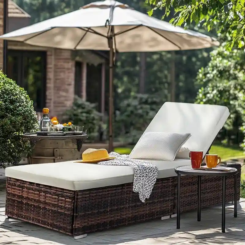 Chaise longue individuelle en osier d'extérieur avec coussin