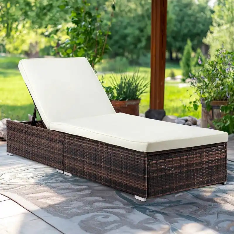Chaise longue individuelle en osier d'extérieur avec coussin