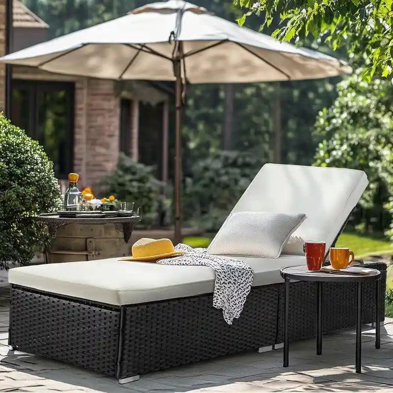 Chaise longue individuelle en osier d'extérieur avec coussin