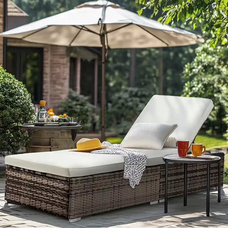 Chaise longue individuelle en osier d'extérieur avec coussin