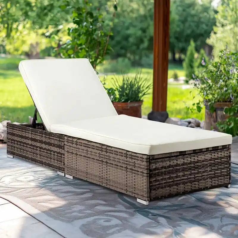 Chaise longue individuelle en osier d'extérieur avec coussin