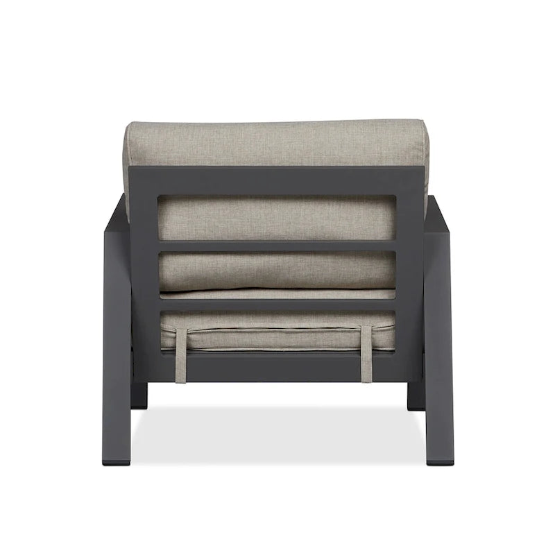 Chaise de jardin Aegean en ardoise patinée avec coussins de couleur havane par Real Flame