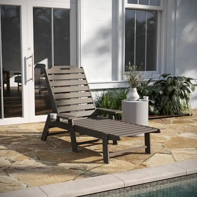 Chaise longue d'extérieur réglable avec porte-gobelet