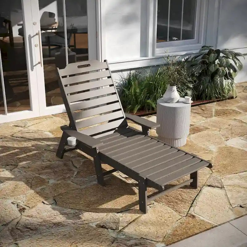 Chaise longue d'extérieur réglable avec porte-gobelet