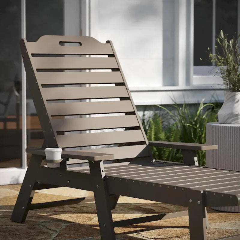 Chaise longue d'extérieur réglable avec porte-gobelet