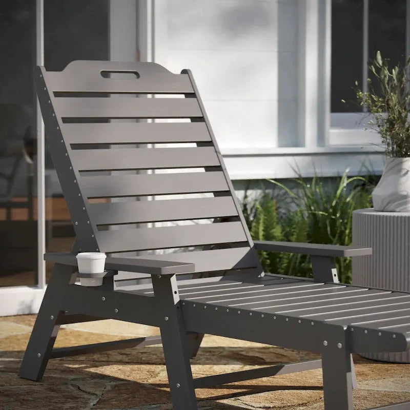 Chaise longue d'extérieur réglable avec porte-gobelet