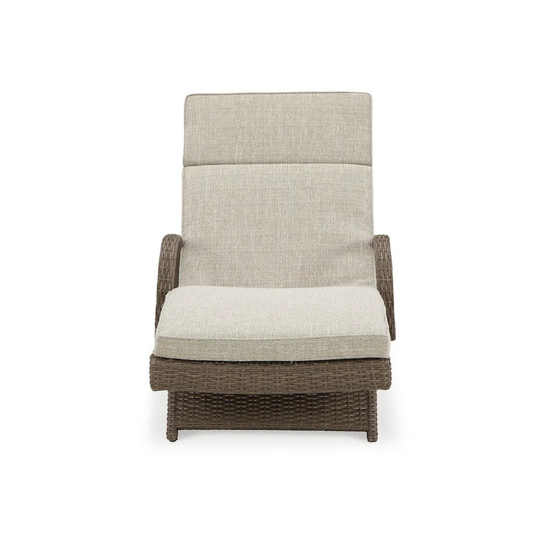 Chaise longue d'extérieur beige Beachcroft de Signature Design by Ashley avec coussin – 30,13 larg. x 79,38 prof. x 39,75 haut.