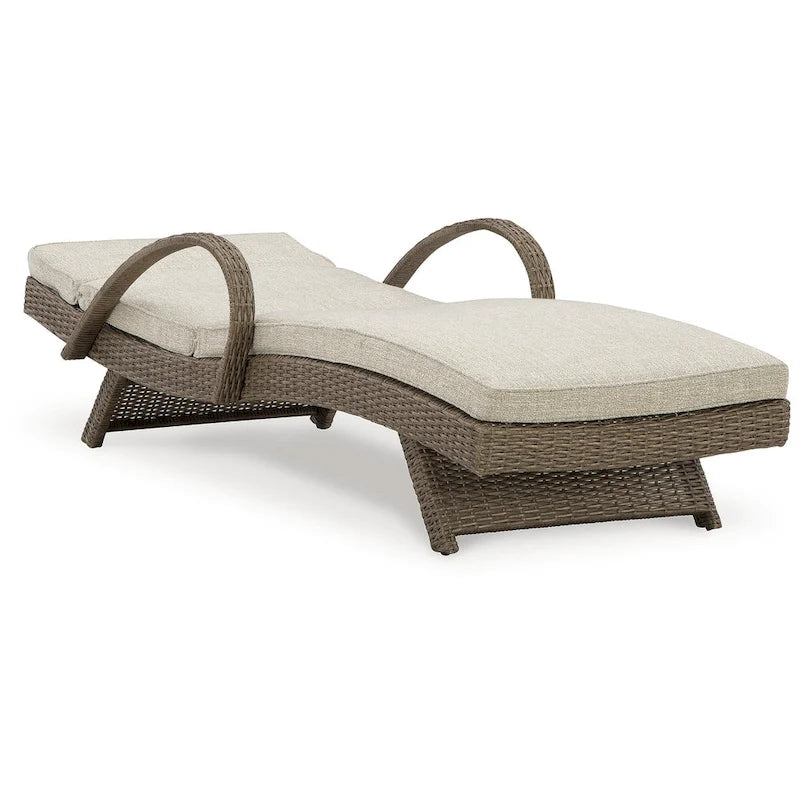Chaise longue d'extérieur beige Beachcroft de Signature Design by Ashley avec coussin – 30,13 larg. x 79,38 prof. x 39,75 haut.