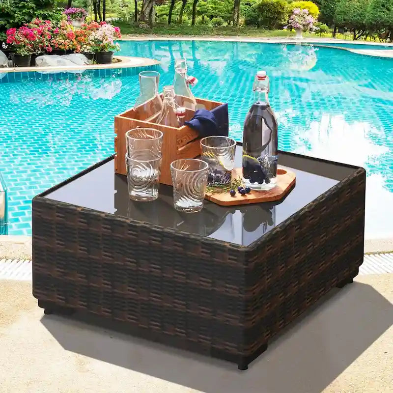 Ensemble sectionnel d'extérieur Patio Watcher en rotin 8 places avec coussins et table basse