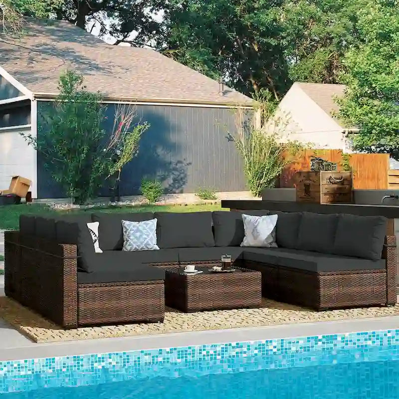 Ensemble sectionnel d'extérieur Patio Watcher en rotin 8 places avec coussins et table basse