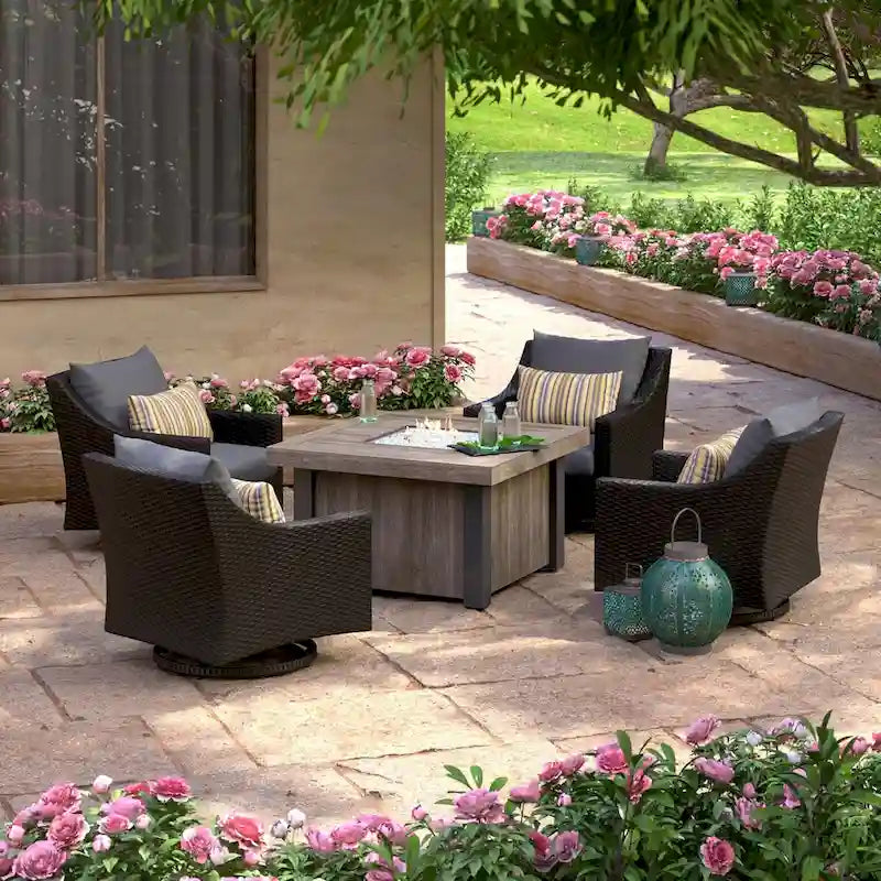 Ensemble de conversation de patio Deco 5 pièces Sunbrella avec brasero et fauteuils pivotants