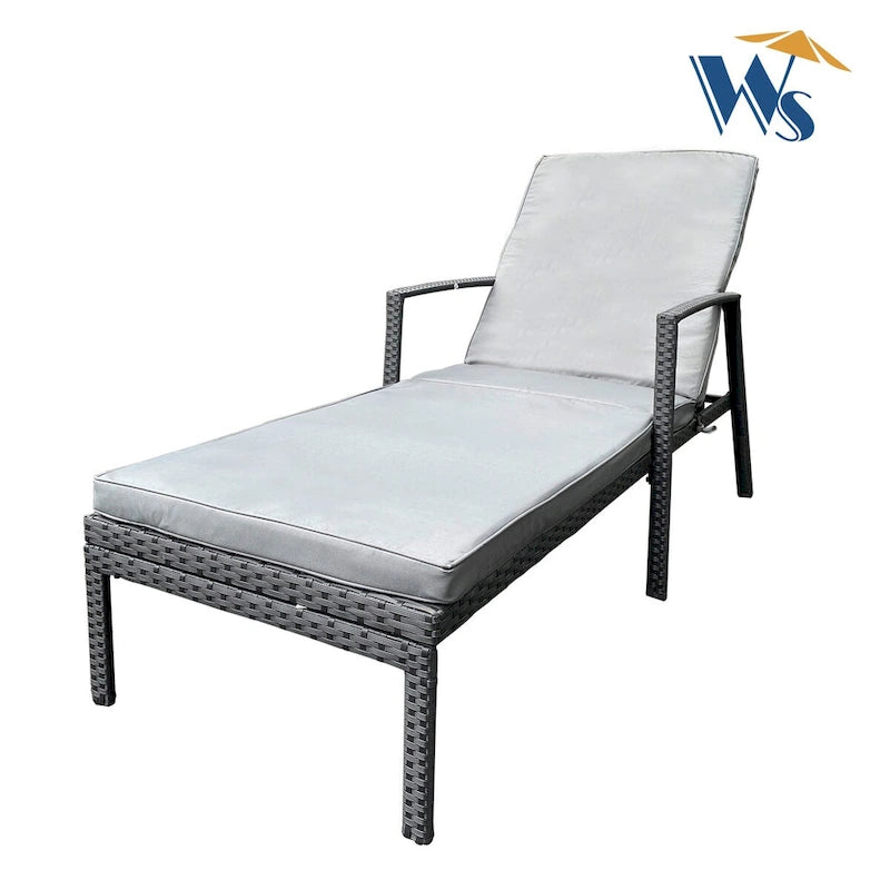 Chaises longues d'extérieur en rotin pour patio