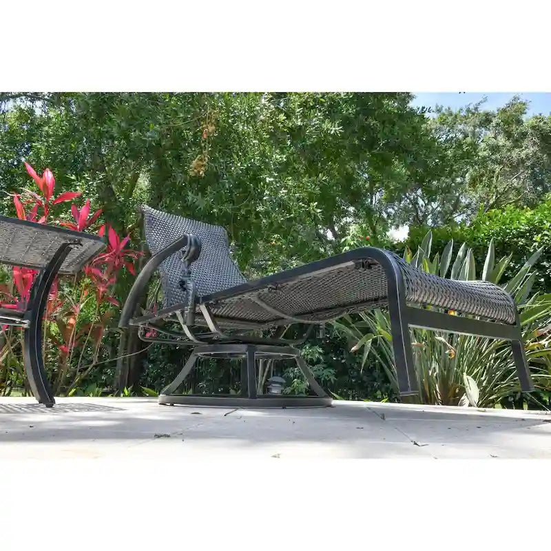 Chaise longue pivotante Windermere Patio Motion en osier tout temps - S.O.