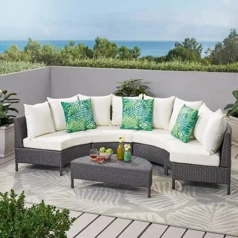 Ensemble de jardin demi-cercle moderne : résine tressée grise, coussins blancs