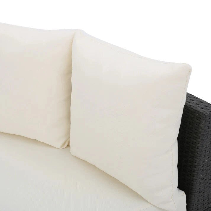 Ensemble de jardin demi-cercle moderne : résine tressée grise, coussins blancs