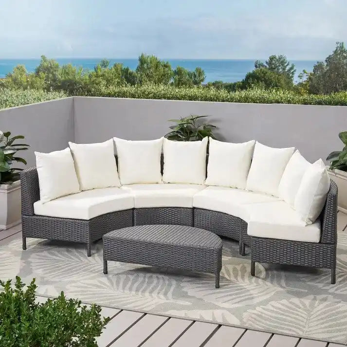 Ensemble de jardin demi-cercle moderne : résine tressée grise, coussins blancs