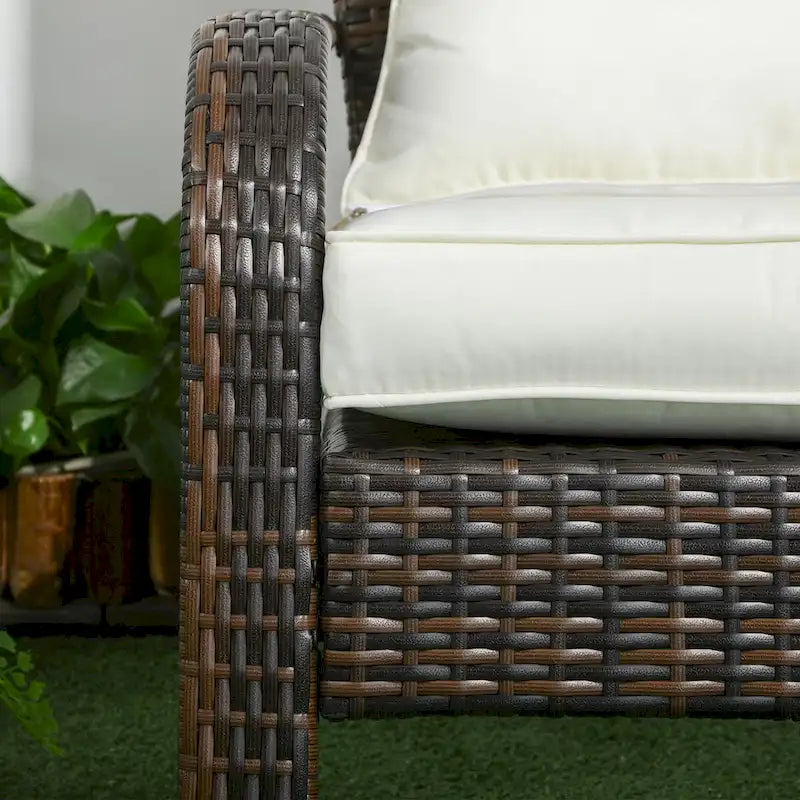 Chaise Adirondack en osier pour patio avec coussins moelleux, dossier incurvé haut et accoudoirs confortables