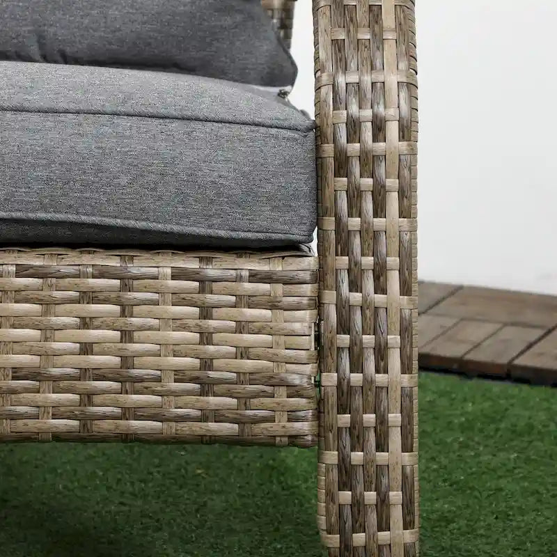 Chaise Adirondack en osier pour patio avec coussins moelleux, dossier incurvé haut et accoudoirs confortables