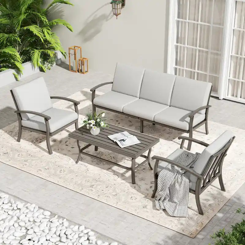 Ensemble de conversation en aluminium 5 places pour patio avec table basse, canapé et coussins gris clair